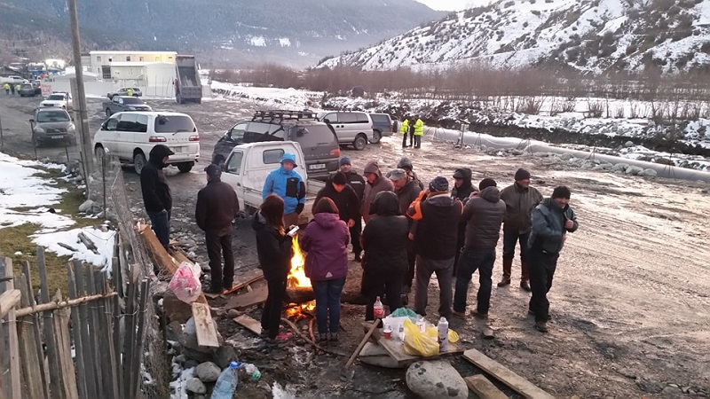 მესტიაში საპროტესტო აქცია მესამე დღეა გრძელდება