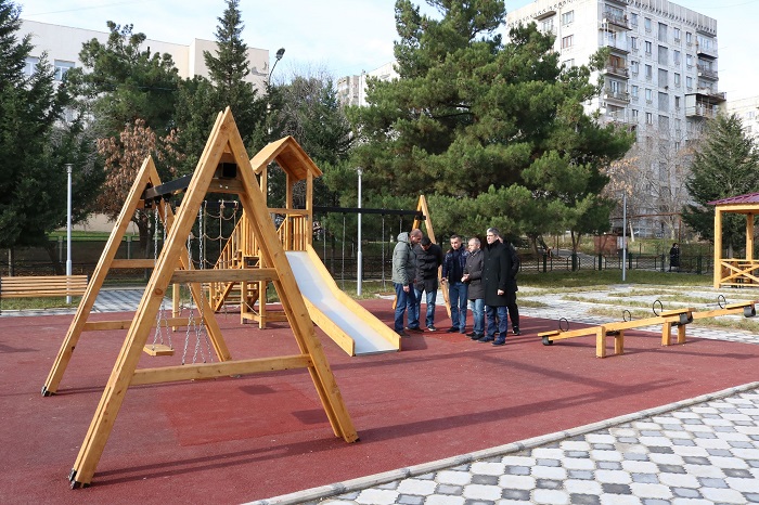 პეტრიწის ქუჩაზე სკვერი მოეწყო