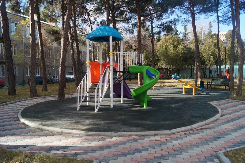 მეუნარგიას ქუჩაზე ახალი სკვერი მოეწყო