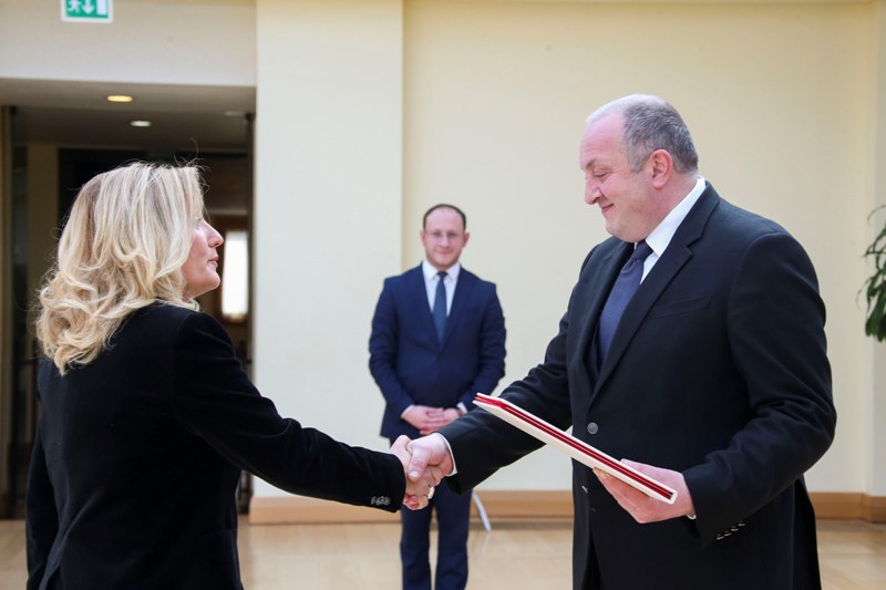 საქართველოს პრეზიდენტს თურქეთის ელჩმა რწმუნებათა სიგელები გადასცა
