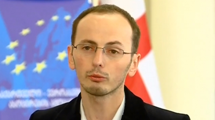 პოლიციელთა მხრიდან, სავარაუდოდ, არასათანადო მოპყრობის მსხვერპლი, ცრუ დასმენის ბრალდებით,  სისხლის სამართლის პასუხისგებაში მიეცა - საია