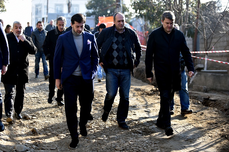 თბილისის მერი გუჯარეთის ქუჩაზე მიმდინარე სარეაბილიტაციო სამუშაოებს გაეცნო