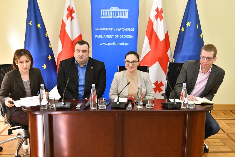 მმართველი გუნდი სოციალური მუშაკის რეფორმას აანონსებს