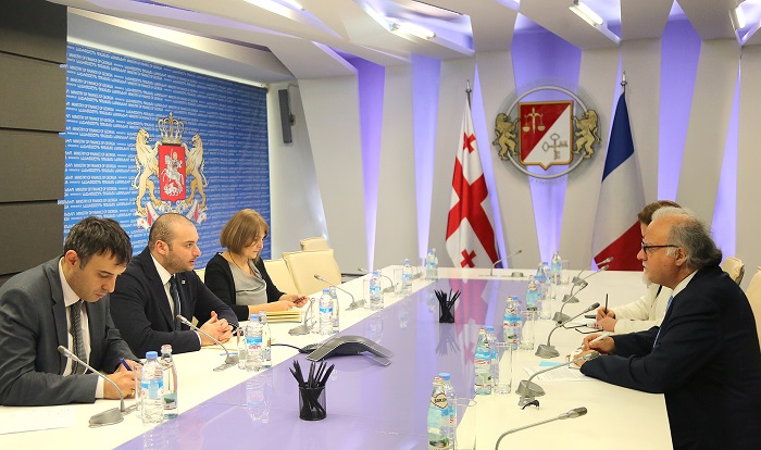 ფინანსთა მინისტრი მამუკა ბახტაძე  საქართველოში საფრანგეთის რესპუბლიკის ელჩს პასკალ მენიემს შეხვდა