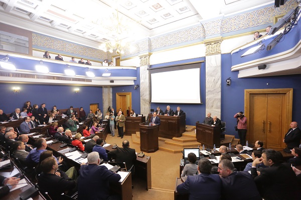 დიმიტრი ქუმსიშვილის განცხადებით, თავისუფალი ბაზრების გახსნა 3.7 მლნ მოსახლეობის ქვეყნისთვის ძალიან მნიშვნელოვანია