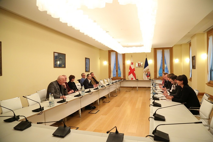საქართველოს პრეზიდენტი საზოგადოებრივი მაუწყებლის სამეურვეო საბჭოს წევრებს შეხვდა