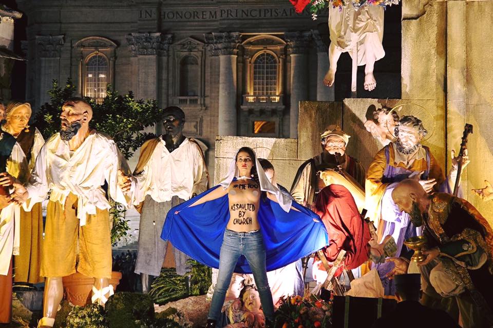 ვატიკანში საშობაო წირვაზე Femen-ის აქტივისტი გაშიშვლდა
