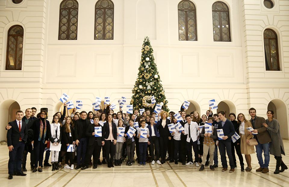 თბილისის საკრებულოს თავმჯდომარემ და დეპუტატებმა კანტის აკადემიის მოსწავლეებს უმასპინძლეს