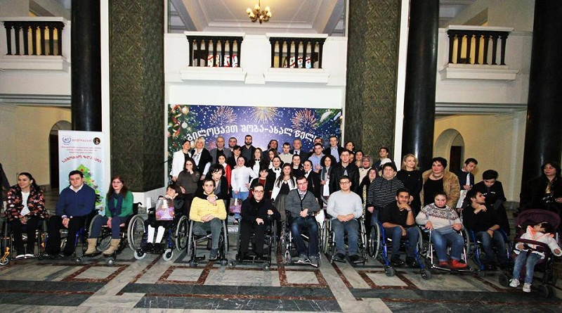 შეზღუდული შესაძლებლობების მქონე ბავშვებმა პარლამენტში საშობაო ზღაპარი წარმოადგინეს