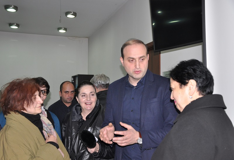 ვაკის რაიონის გამგებელმა საზოგადოებას გასული წლების ანგარიში წარუდგინა და 2018 წლის გეგმები გააცნო