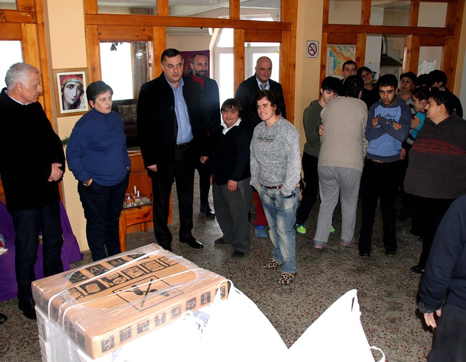 საშობაო საჩუქრები პრობაციის ეროვნული სააგენტოს წარმომადგენლებისაგან