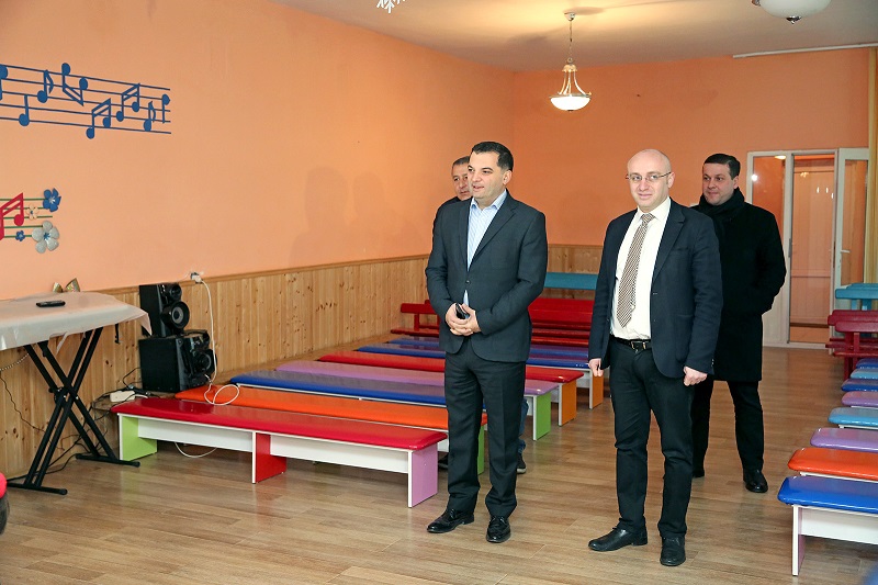 ილია ელოშვილმა №181  ბაღის აღსაზრდელებს სააღმზრდელო პროცესის განახლება მიულოცა 