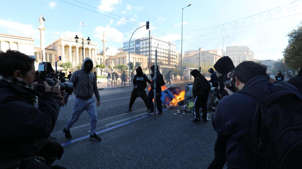საბერძნეთში მანიფესტანტები ცრემლსადენი გაზით დაშალეს