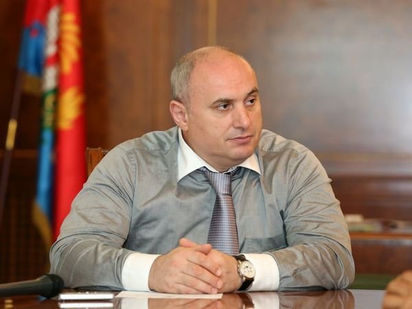 მახაჩკალის მერს მიწების უკანონო გასხვისებაში ადანაშაულებენ