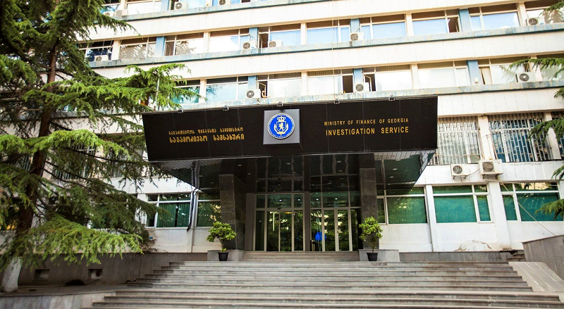 ორი დევნილის ფულადი თანხების თაღლითურად დაუფლების ფაქტზე, ერთი პირი დააკავეს