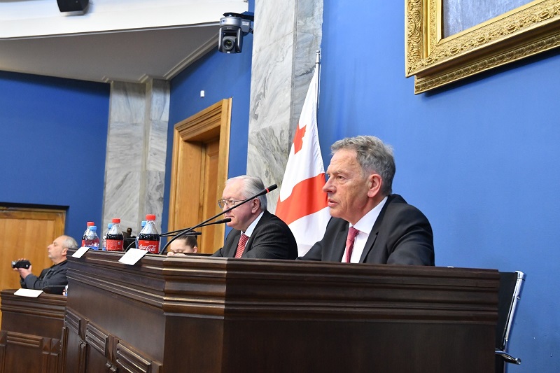ჩვენი საერთო გამოწვევებია ომის ისეთი ფორმა, რომელიც რუსეთის ფედერაციის  მიერ გამოიყენება - დარიუშ როსატი