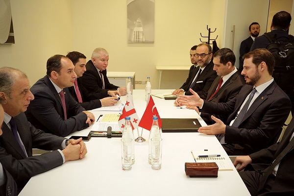 დიმიტრი ქუმსიშვილი ბაქოში თურქეთის ენერგეტიკისა და ბუნებრივი რესურსების მინისტრს შეხვდა