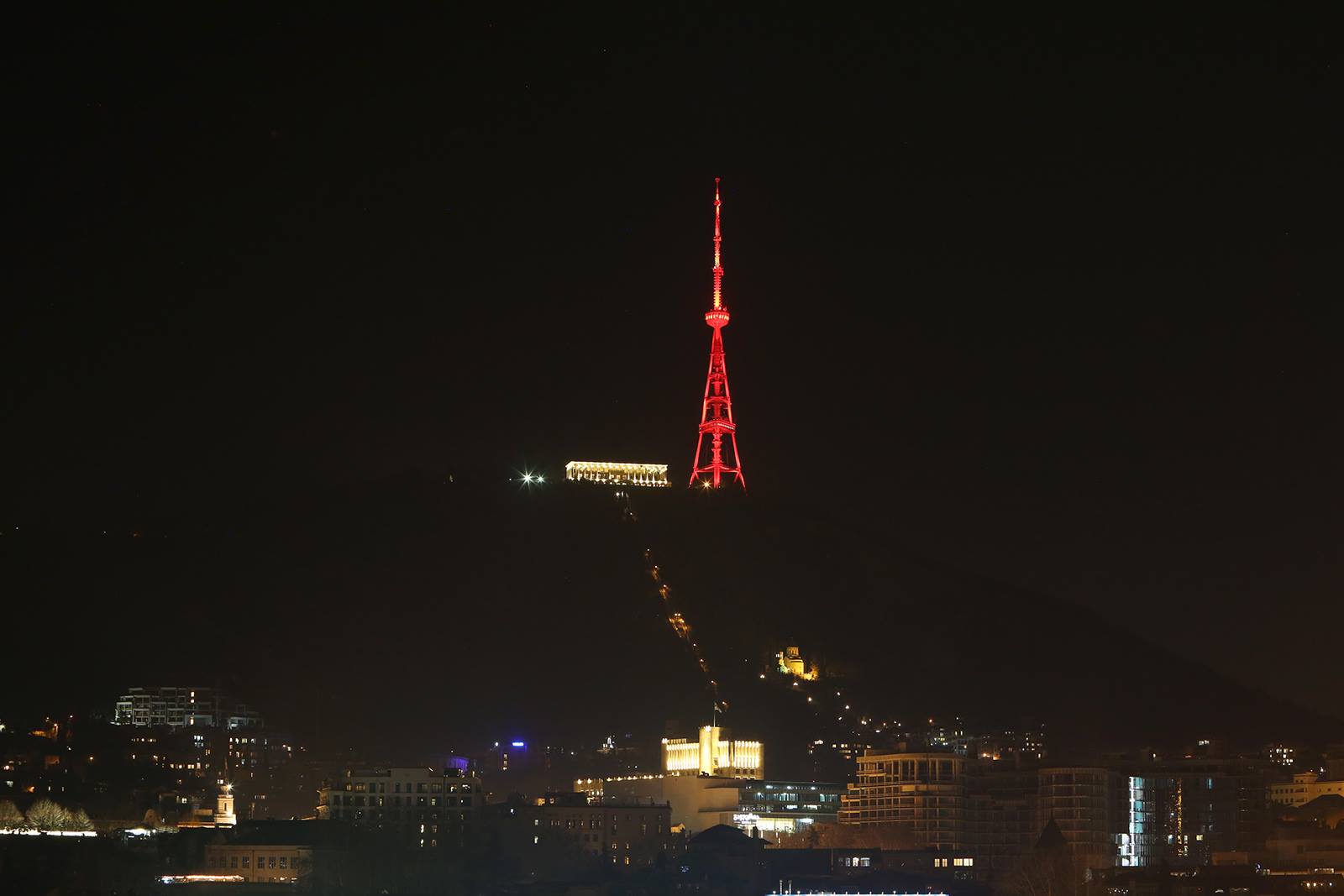 ჩინურ ახალ წელთან დაკავშირებით, თბილისის ტელეანძა წითლად განათდა