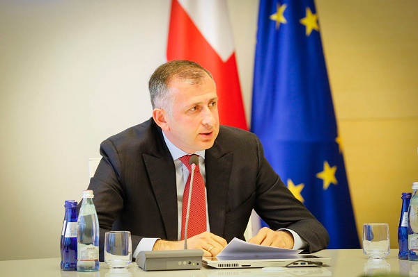 ზურაბ პატარაძე ფაროსანასთან ბრძოლის სამთავრობო კომისიის სხდომას დაესწრო