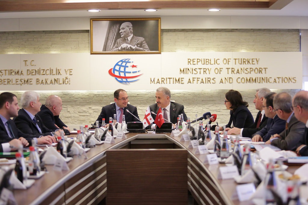 დიმიტრი ქუმსიშვილმა თურქეთის ტრანსპორტის მინისტრთან შეხვედრაზე სარფის საბაჟოს რეკონსტრუქციის დროული დასრულების საკითხი დააყენა