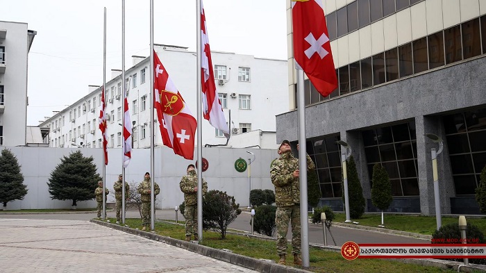საბჭოთა ოკუპაციის დღესთან დაკავშირებით, თავდაცვის სამინისტრომ სახელმწიფო დროშები დაუშვა