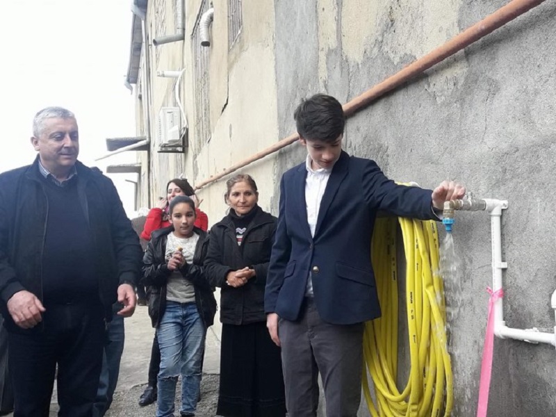 13 წლის ბიჭის ინიციტივით ბროწლიანის სათნოების სახლს სასმელი წყლის პრობლემა მოეხსნება