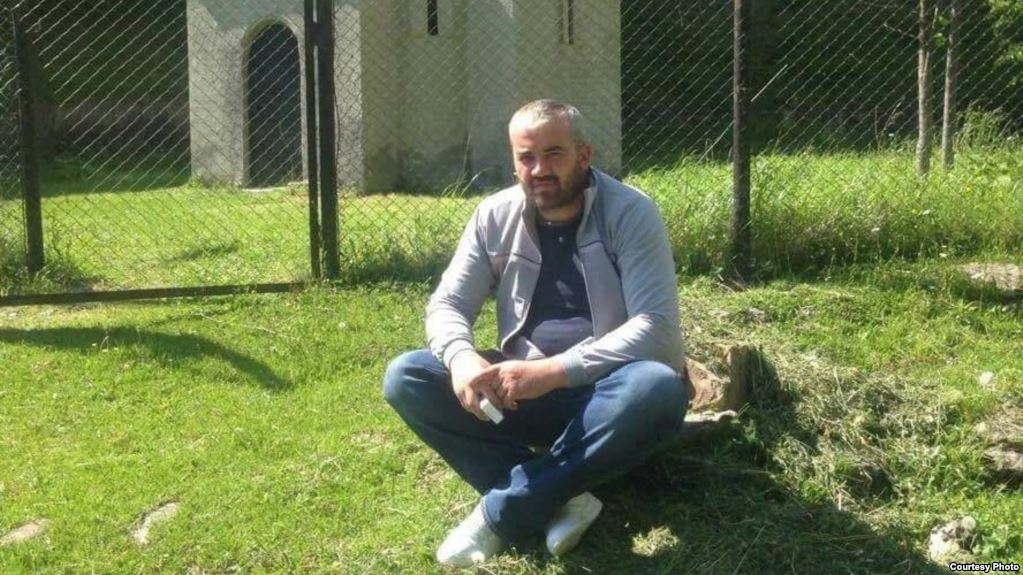 არჩილ ტატუნაშვილის ოჯახის წევრებმა სოფელ ნატახტარში საავტომობილო გზა გადაკეტეს