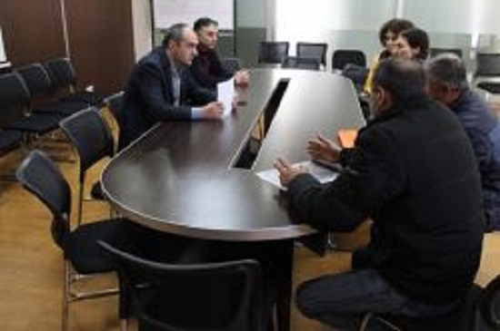 სამხედრო ჰოსპიტლის შენობაში უკანონოდ მცხოვრები მოსახლეობის ელექტროენერგიით მომარაგების საკითხზე შეხვედრა გაიმართა