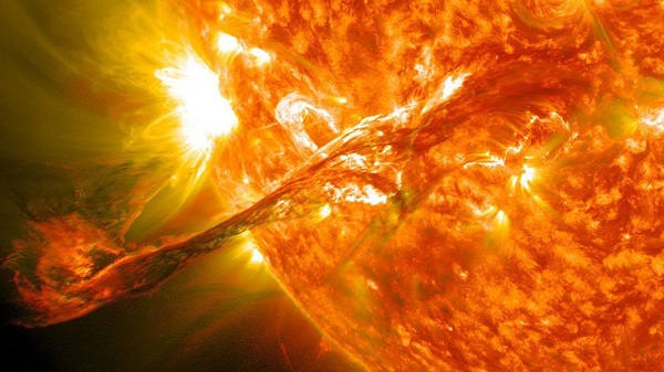 მეცნიერები მზეზე მომდევნო საათების განმავლობაში უდიდესი ამოფრქვევის შესახებ გვაფრთხილებენ 