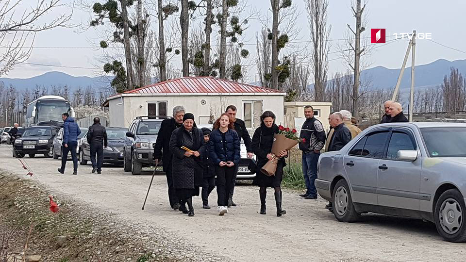 არჩილ ტატუნაშვილის ოჯახს გიგა ოთხოზორიას ოჯახის წევრებმა მიუსამძიმრეს
