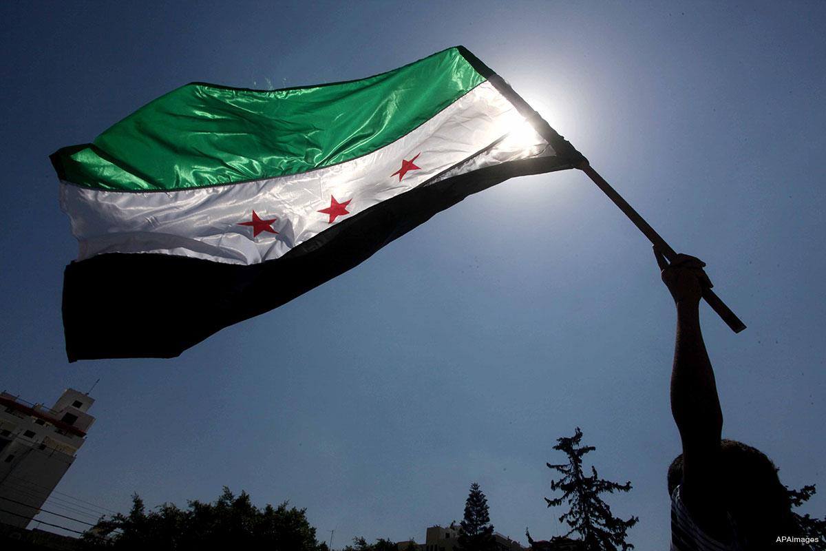 ბაშარ ალ-ასადის მთავრობამ დუმაში სირიის დროშა აღმართა