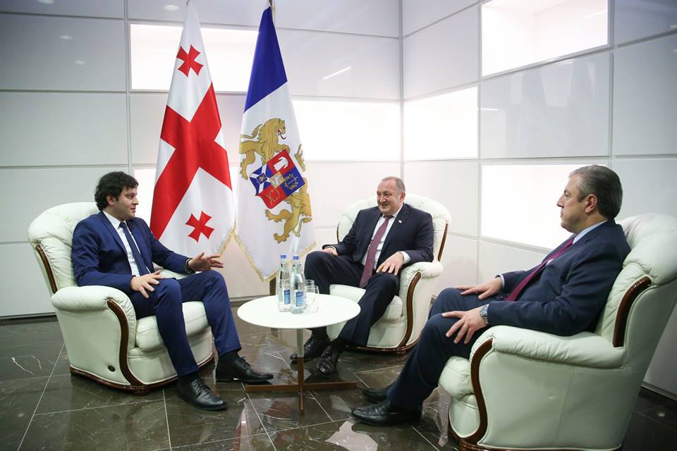 გამოკითხულთა 52% კვირიკაშვილის საქმიანობას საშუალოდ აფასებს, მარგველაშვილის - 51%, ხოლო კობახიძის - 43% - NDI