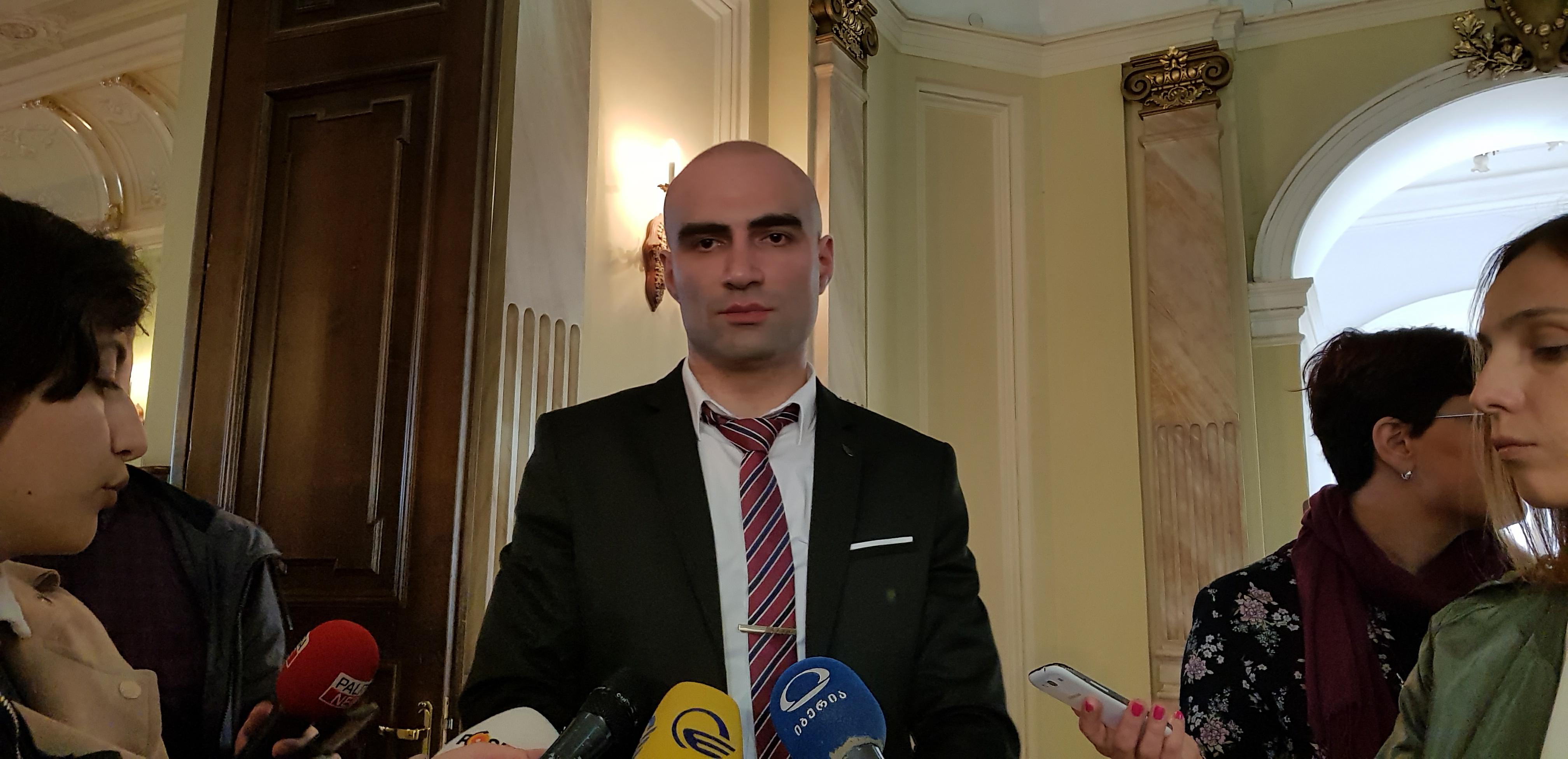 უტყუარად დადგინდა, რომ ჩემი დაცვის ქვეშ მყოფის მფლობელობაში არსებული დანით მომაკვდინებელი ჭრილობა არ არის მიყენებული - ტარიელ კაკაბაძე 