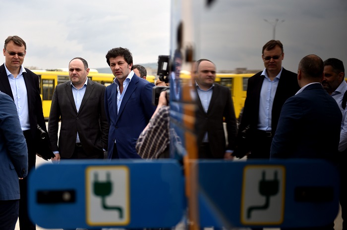 კახა კალაძე კომპანია „ფრეგობასის“ ელექტროავტობუსის პრეზენტაციას დაესწრო