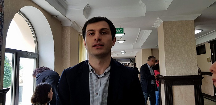 ე.წ. პიჯაკების საქმე - იმ კითხვებზე პასუხს, რომელიც თეიმურაზ ჯანაშიას უდანაშაულობას ადასტურებს, მოწმე გაურბოდა - ბექა ბასილაია