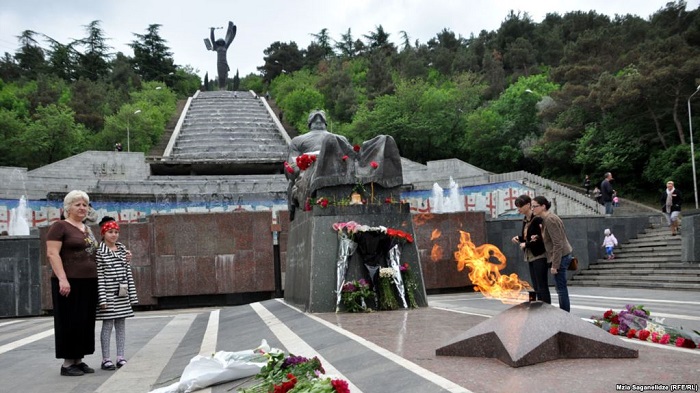 მინისტრთა კაბინეტის წევრებმა ომის ვეტერანებს ფაშიზმზე გამარჯვების დღე მიულოცეს