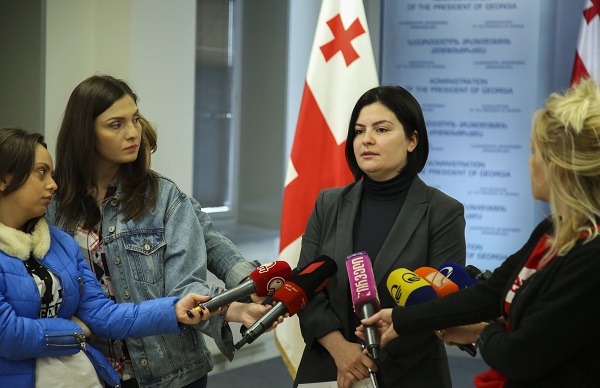 ანა ნაცვლიშვილი: პრეზიდენტის დავალებით ყურადღებით, მუდმივ რეჟიმში დავაკვრდებით პარლამენტის წინ მიმდინარე აქციას 