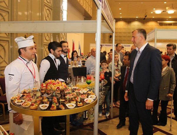 ზურაბ პატარაძე გამოფენას „Expo Batumi Travel 2018” ესტუმრა