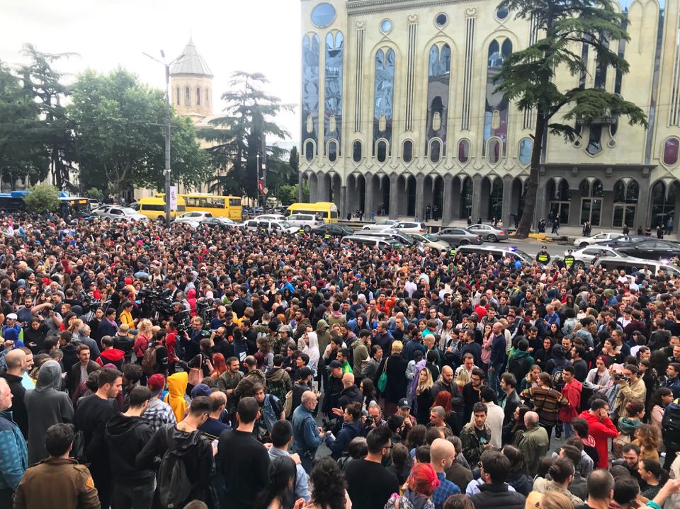 რუსთაველის გამზირზე აქციის მონაწილეები კარვის გაშლას გეგმავენ