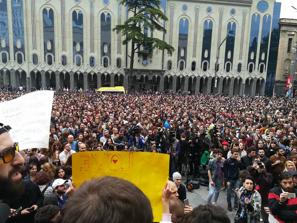 "თეთრი ხმაურის" მიერ ორგანიზებული აქცია განახლდა