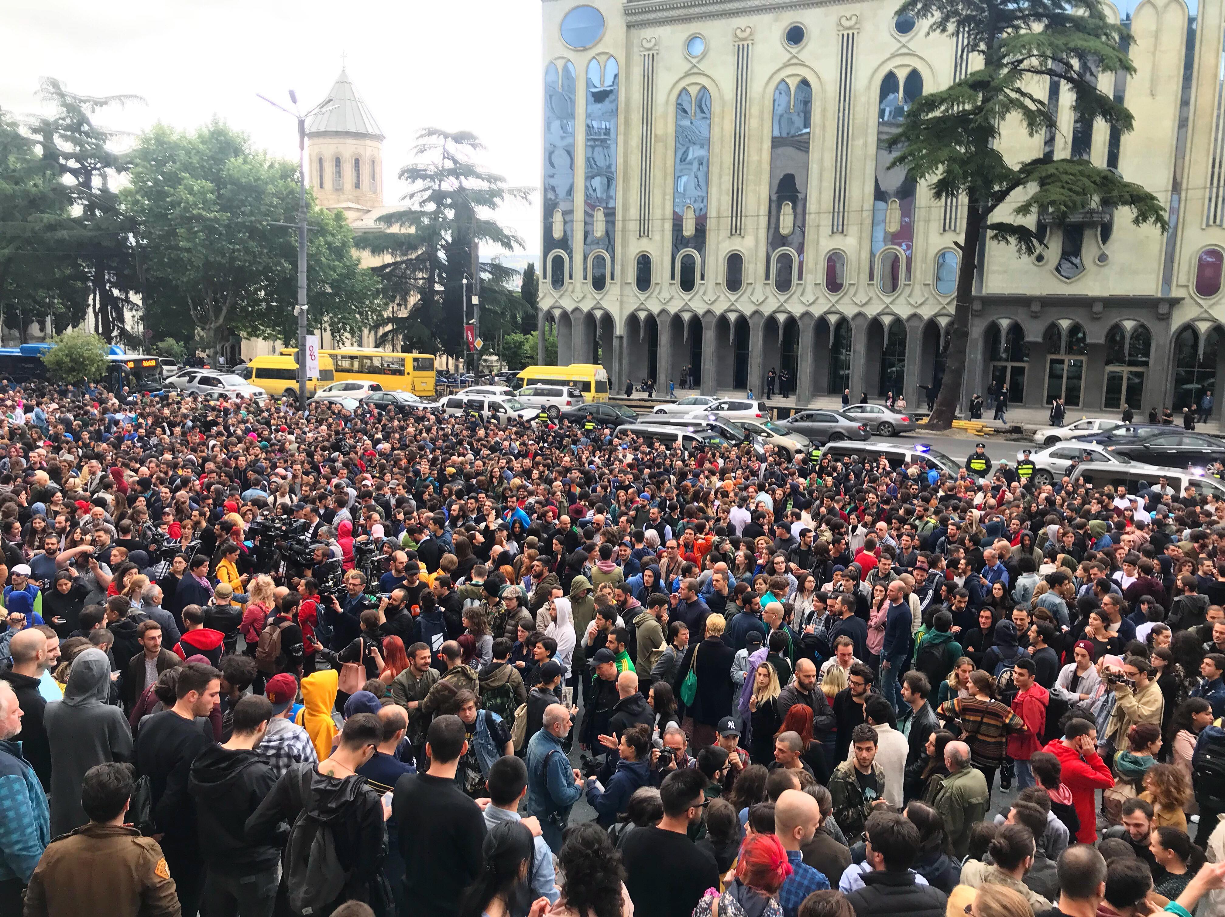 „თეთრი ხმაურის მოძრაობის“ მოთხოვნები უცვლელია