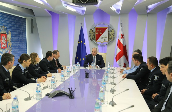  მამუკა ბახტაძე მებაჟე ოფიცრებს: თქვენი პროფესიონალიზმით იხსენით უამრავი ადამიანის სიცოცხლე