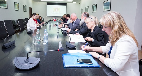 ნოდარ კერესელიძე ჩეხეთის სენატის დელეგაციის წევრებს შეხვდა