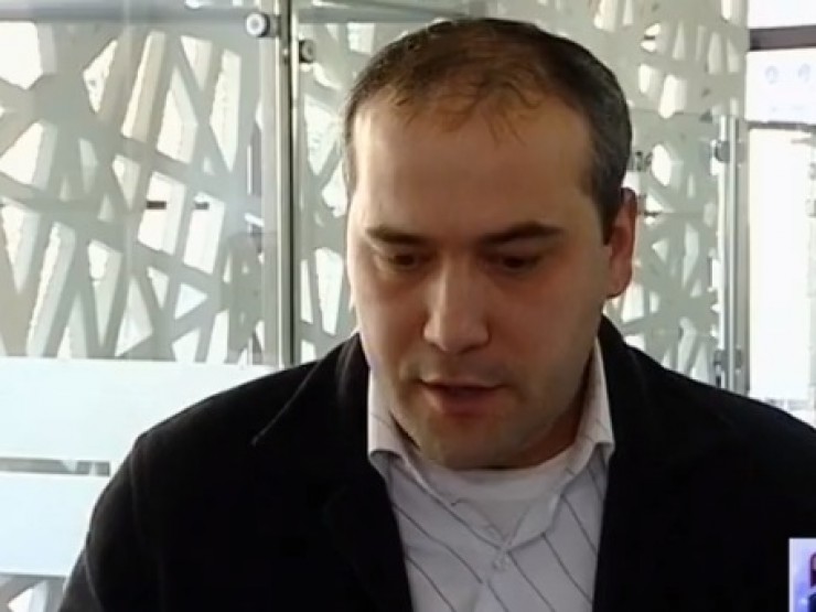 პარლამენტის წინ მიმდინარე აქციის მონაწილეები მთავრობას ვადას 22:00 საათამდე აძლევენ