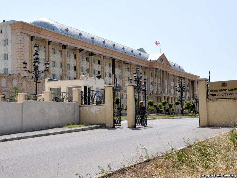 სასამართლოში ხორავას ქუჩაზე მომხდარი მკვლელობის საქმეზე ბრალდებულებისთვის სასჯელის განსაზღვრის სხდომა მიმდინარეობს