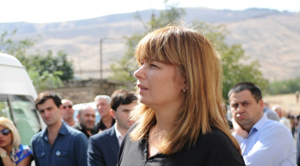 სანდრა რულოვსი პარლამენტთან მივიდა