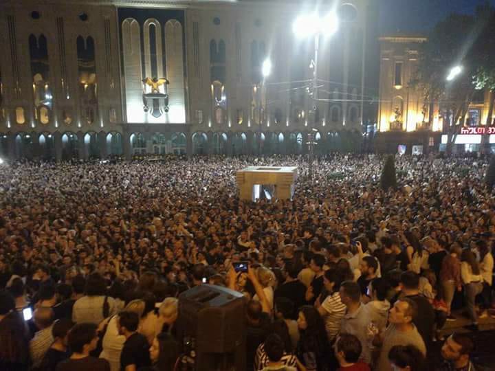 პარლამენტის შენობასთან მიმდინარე აქციას ბაიკერები შეუერთდნენ