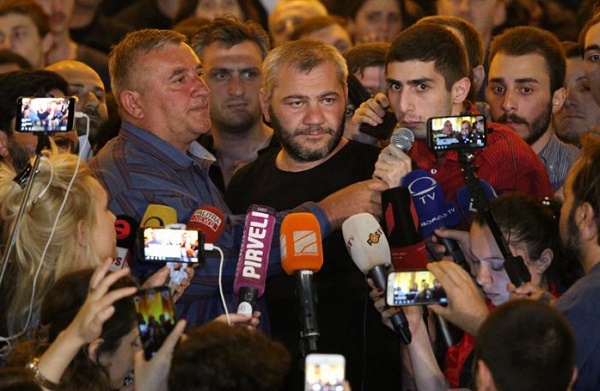 რევოლუცია არ მინდა, მე მინდა ჩემი შვილის მკვლელი ბოლომდე დაისაჯოს - ლევან დადუნაშვილის მამა