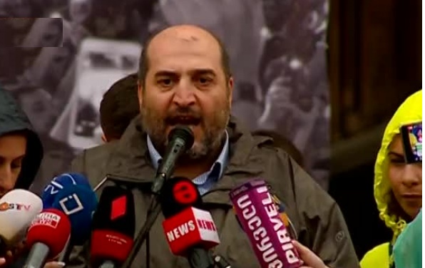 პოლიტიკოსები ან იდგებიან ხალხის გვერდით, ან არ იდგებიან არსად - მიშა მშვილდაძე