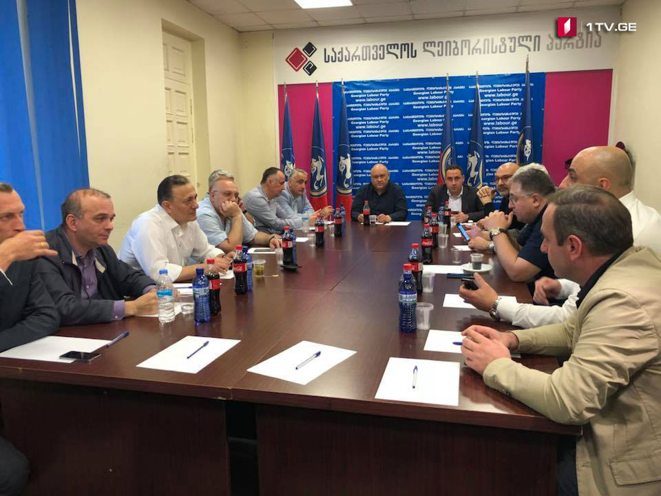 „ლეიბორისტული პარტიის“ ოფისში ოპოზიციური პარტიების კონსულტაციები მიმდინარეობს